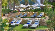 Hilton Dubai Jumeirah Beach - EXTERIÉR - Lehátka u bazénu