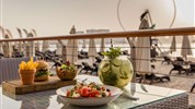 Hilton Dubai Jumeirah Beach - INTERIÉR - Restaurace - Posezení venkovní část
