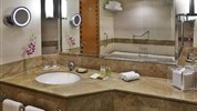 Hilton Dubai Jumeirah Beach - INTERIÉR - Pokoj DELUXE - Koupelna