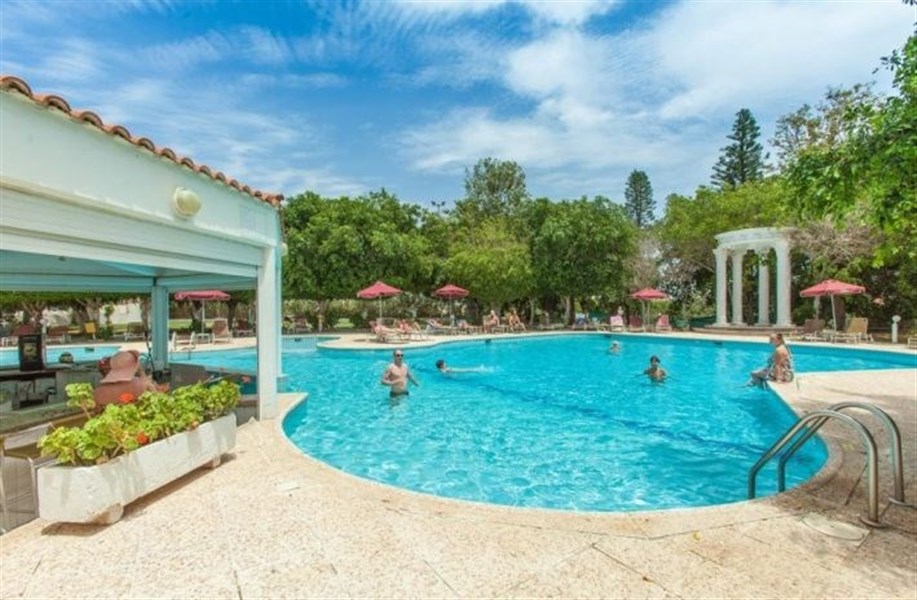 Henipa Crown Resort