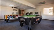 Henipa Crown Resort