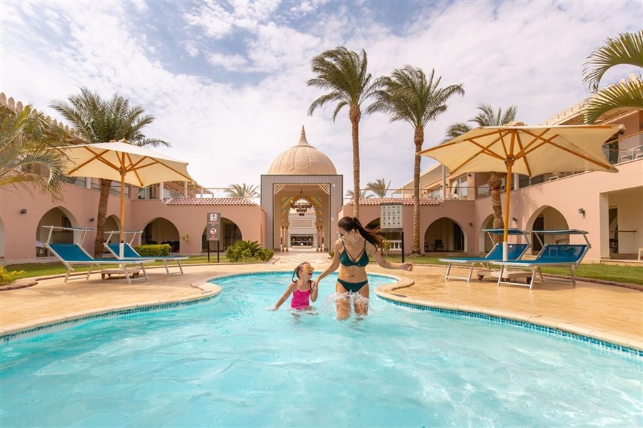 Alf Leila Wa Leila - Bazén