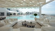 Anantara Santorini Abu Dhabi Retreat - (Exteriér) - Posezení u baru