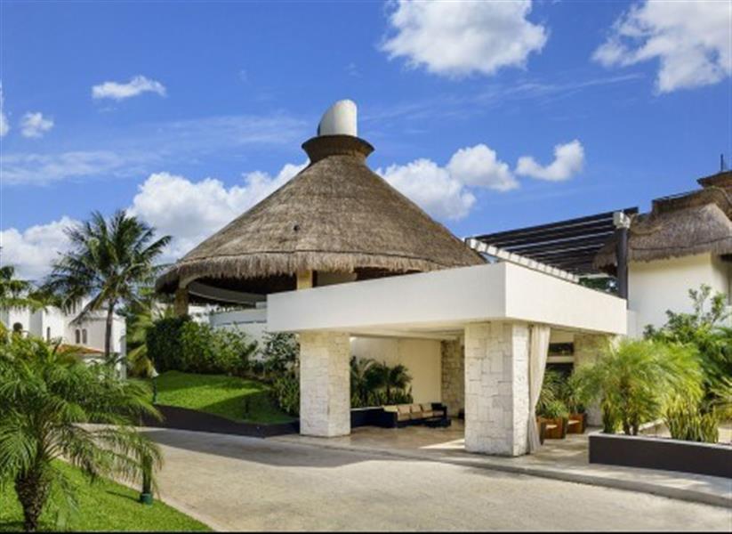 The Reef Playacar