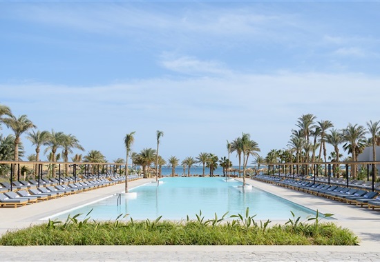 Serry Beach Resort - 