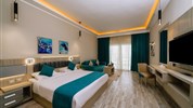 Sirena Beach Resort & Spa