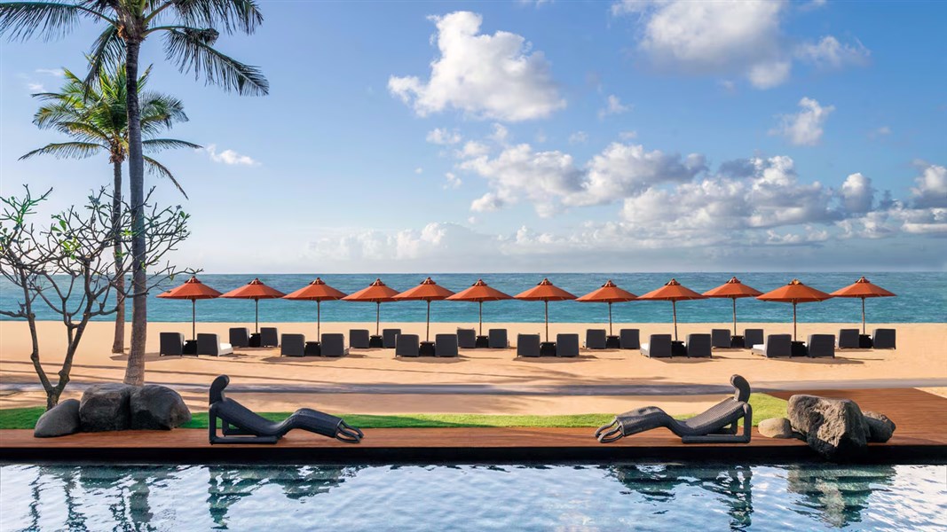 The St. Regis Bali Resort - Bazén a pláž